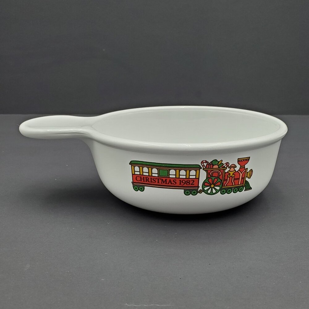 Corningware Christmas 1982 Grab-It Bowl Corning 1982 Christmas Grab It Dish